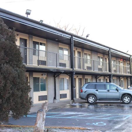 Travelodge By Wyndham Livonia Canton Novi Detroit Area Экстерьер фото