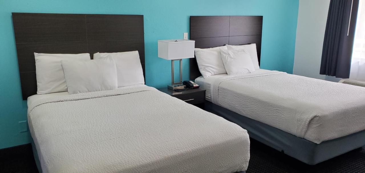 Travelodge By Wyndham Livonia Canton Novi Detroit Area Экстерьер фото
