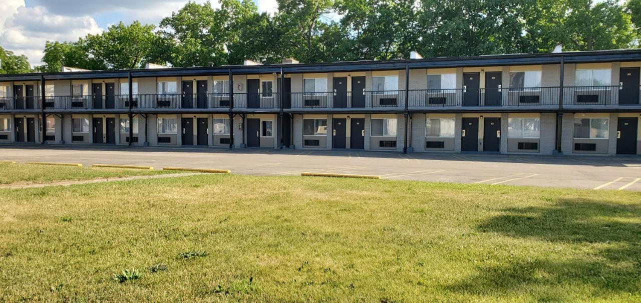 Travelodge By Wyndham Livonia Canton Novi Detroit Area Экстерьер фото