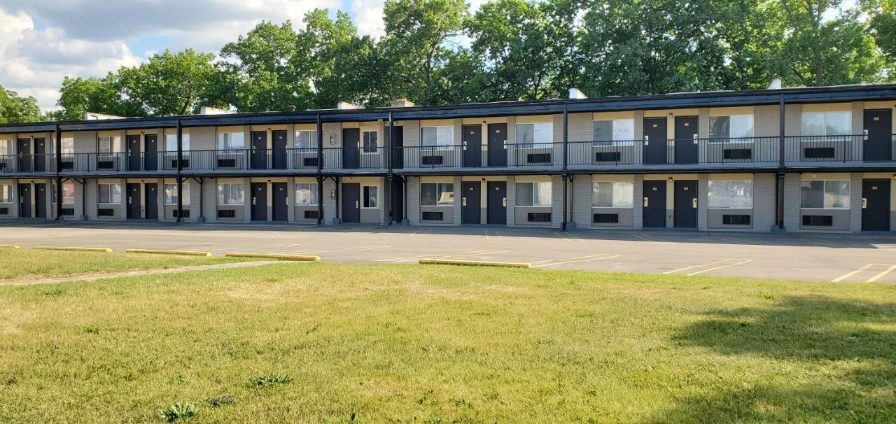 Travelodge By Wyndham Livonia Canton Novi Detroit Area Экстерьер фото