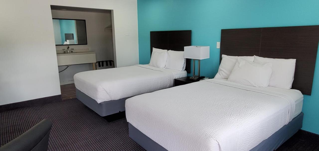 Travelodge By Wyndham Livonia Canton Novi Detroit Area Экстерьер фото