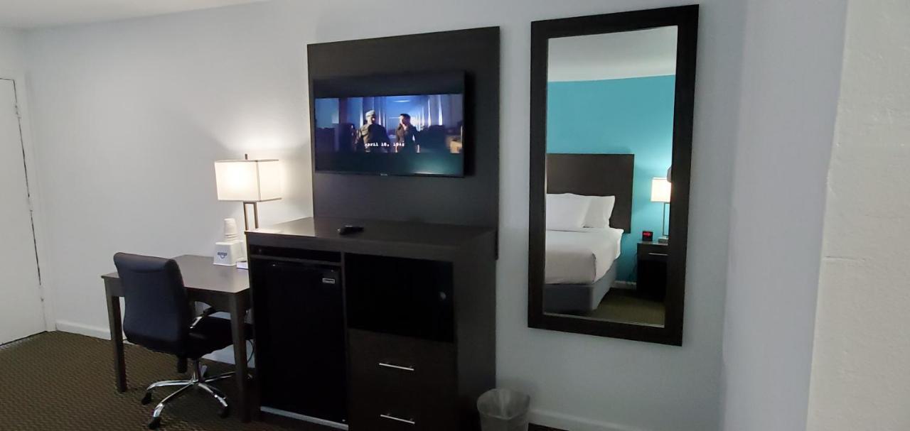Travelodge By Wyndham Livonia Canton Novi Detroit Area Экстерьер фото