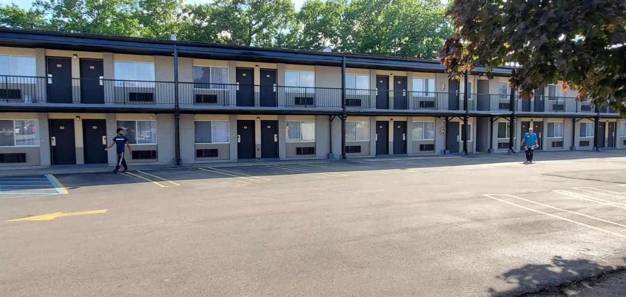 Travelodge By Wyndham Livonia Canton Novi Detroit Area Экстерьер фото