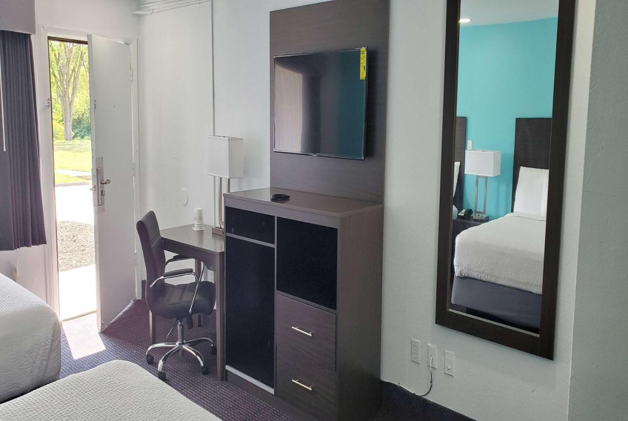 Travelodge By Wyndham Livonia Canton Novi Detroit Area Экстерьер фото