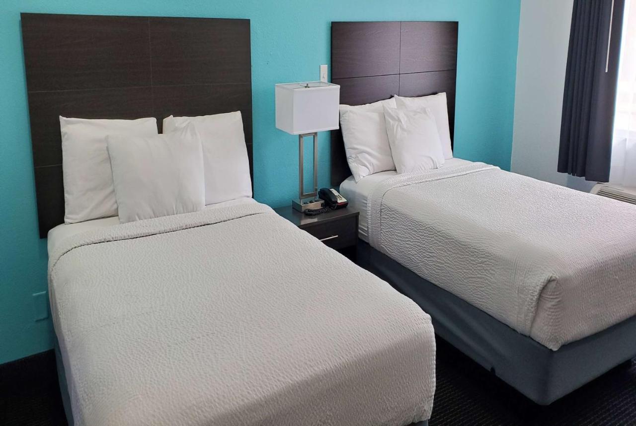Travelodge By Wyndham Livonia Canton Novi Detroit Area Экстерьер фото